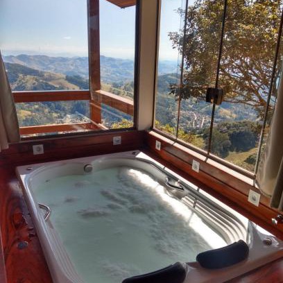 Paraisopolis Cabin | Pet-Friendly Stay at Chalé Tarumã - Rated 10/10!