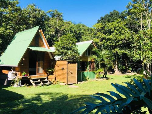 Paranagua Apartment | Pet-Friendly Retreat at Chalé Verde - Pousada Sul da Ilha