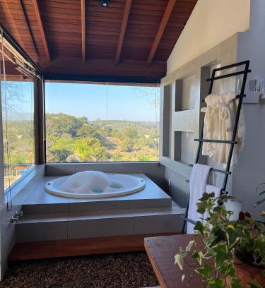 Machado Ski Chalet | Pet-Friendly Chalé Village Jângal with Hot Tub & 4 Stars
