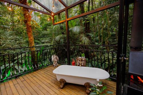 Guabiruba Cabin | Inviting Chalés Canto do Dragão with Hot Tub & Breakfast