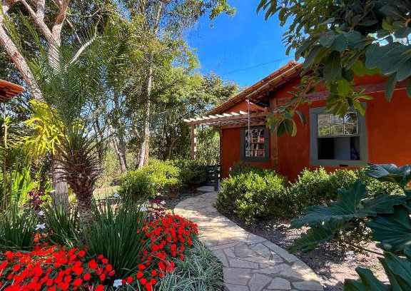Tiradentes House | Relax at Chalés Cores da Mata: Pet-Friendly Retreat