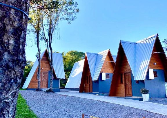 Sao Francisco de Paula Cabin | Discover Chalés da Serra: Pet Friendly with Hot Tub Bliss