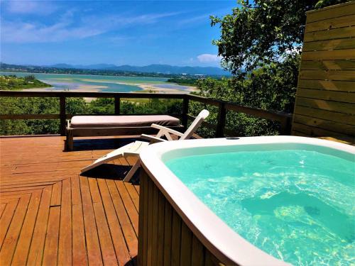 Praia do Rosa House | Pet-Friendly Chalés e Bangalôs Ibiraquera with Pool & 9.2/10 Rating