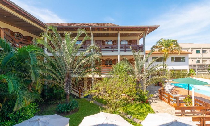 Maranduba Cabin | Oceanfront Chalés Four Seasons with Pool & Family Amenities