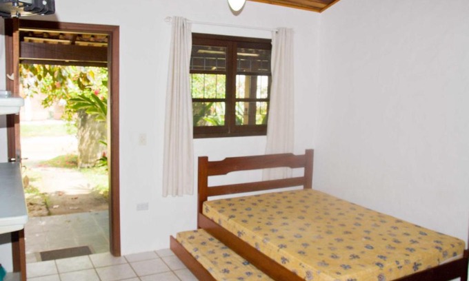 Maranduba Cabin | Pet-Friendly Chalés Mariah with Ocean Views & Great Ratings