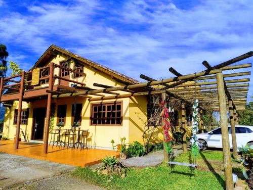 Praia Grande Cabin | Pet-Friendly Chalés Pousada Malacara with Pool & Hot Tub