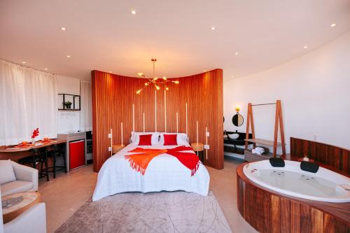 Castelo Cabin | Top-Rated Chalés Rota dos Lagos with Inviting Hot Tub
