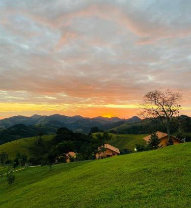 Costas Cabin | Top-Rated Chalés Terras Altas with Breakfast & Hot Tub