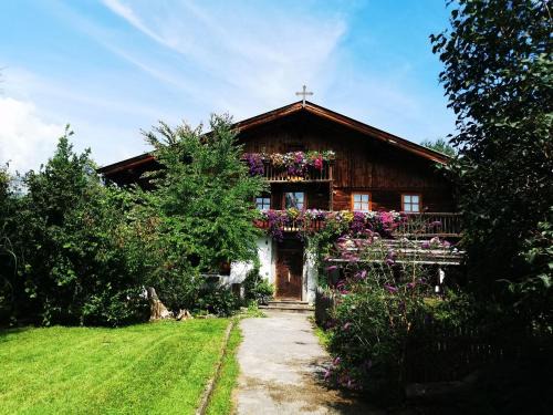 Saalfelden am Steinernen Meer House | Charming Holiday Home in Saalfelden with Leogang Card