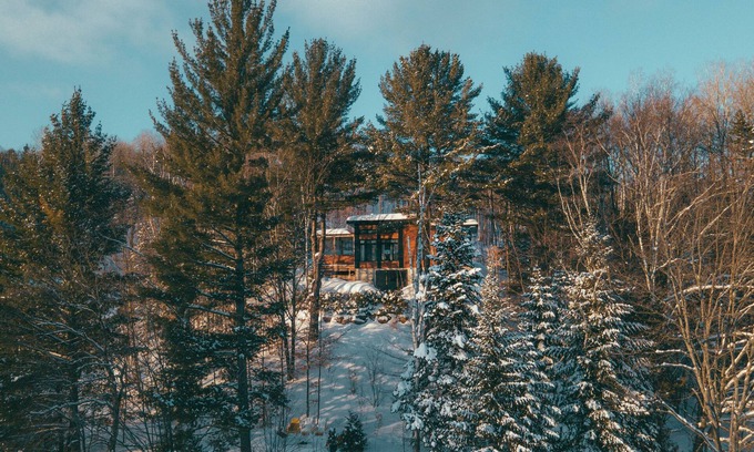 Sainte-Emelie-de-L'Energie Ski Chalet | Experience Chalet Kabana Spa: Lakefront Bliss Awaits