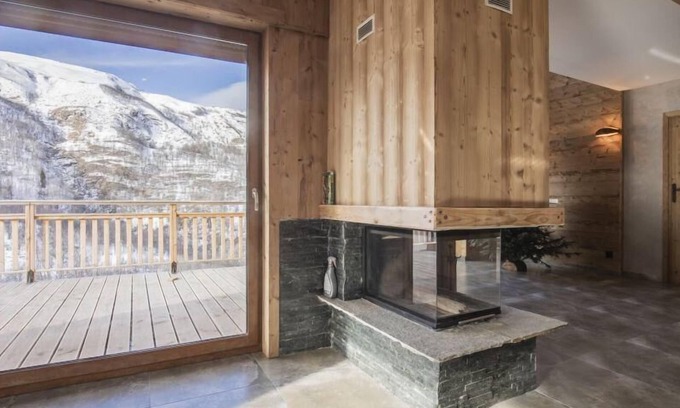Praranger Ski Chalet | Cozy Ski Retreat with Spa, WiFi & Stunning Mountain Views