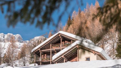Livinallongo del Col di Lana Ski Chalet | Chalet Dolomites Luxe con Spa, Piscine, Jacuzzi e Cinema Privato