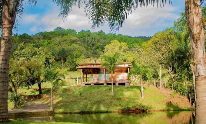 Taquara Ski Chalet | Scenic Retreat: Chale com Linda Vista Para o Riacho