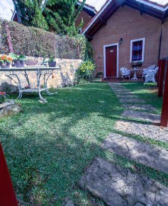 Monte Verde Cabin | Beautiful Villa Chalé dos Alpes: Pet-Friendly Retreat