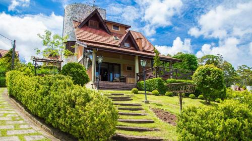 Jardim Andira Ski Chalet | Discover Chale dos Sonhos: 10/10 Rating & Cozy Amenities