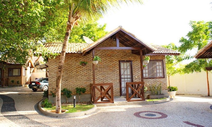 Mossoro Hotel | Relax at Chale Executivo Apart Hotel with Pool & Spa