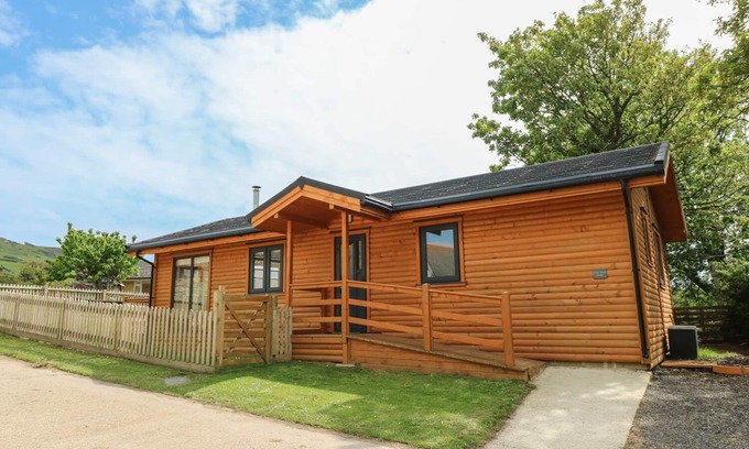 Chale Cottage | Family-Friendly Chale Farm Lodge with Oceanfront Views