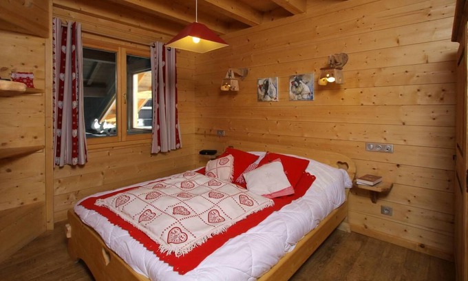Fontcouverte-la-Toussuire Ski Chalet | Chalet, 200m from resort center, fitness, swimming pool, sauna, terrace, balcony, parking, tv