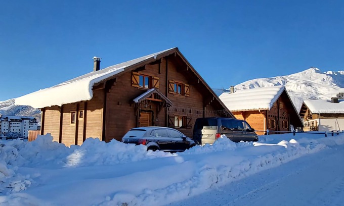 La Toussuire Ski Chalet | Inviting Chalet for 12-14, Steps from the Slopes