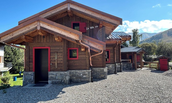 La Toussuire Ski Chalet | Relax at Chalet "La Bèla Via" with Spa & Breakfast Options