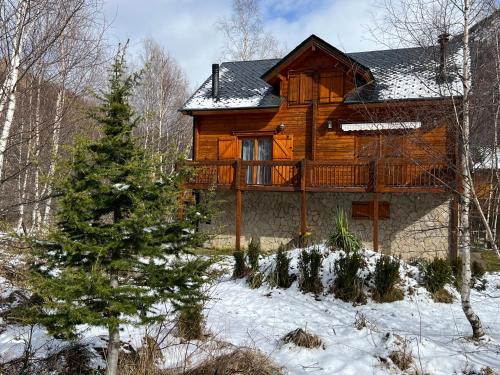 L'Hospitalet-pres-l'Andorre Ski Chalet | Cozy Chalet in the Heart of Ariège Pyrenees - Pet Friendly
