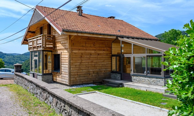 Saint-Maurice-sur-Moselle Ski Chalet | Experience Chalet 'Le Brusyna' with Mountain Views & Hot Tub