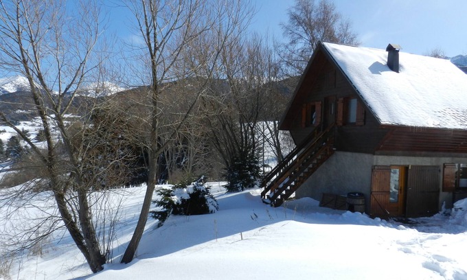 Saint-Pierre-dels-Forcats Ski Chalet | Cozy Chalet for 6 Near Ski Slopes - Pet and Child Friendly