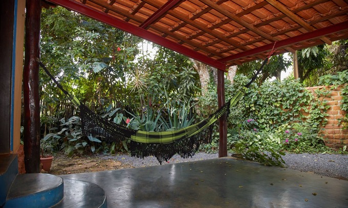 Alto Paraiso de Goias Cabin | Cozy Chale Ipe Jatoba: Pet-Friendly Retreat with Spa