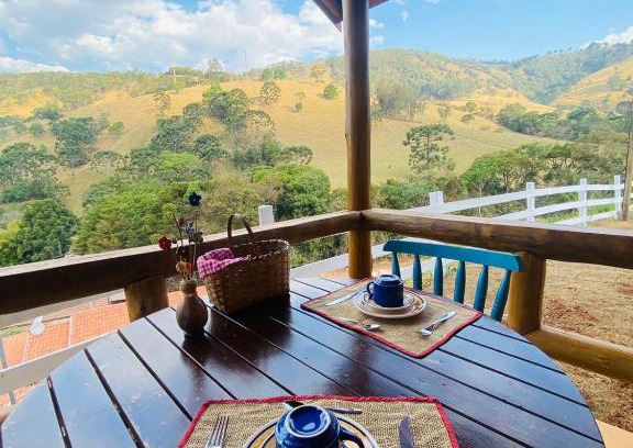 Costas Ski Chalet | Scenic Chale Vista Bela: 4-Star Retreat with Mountain Views
