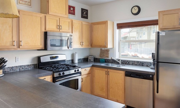 Government Camp Ski Chalet | Discover Collins Lake Resort: Cozy Chalet with Pool & Spa