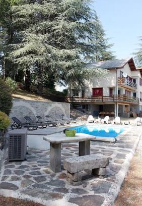 Genolhac House | Scenic Chalet for 14 with Heated Pool & Ocean View