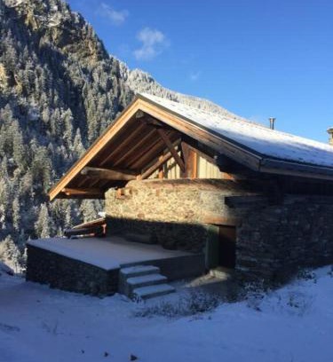 Sainte-Foy-Tarentaise Ski Chalet | Discover Chalet 1829: Child-Friendly & Rated 9.7/10