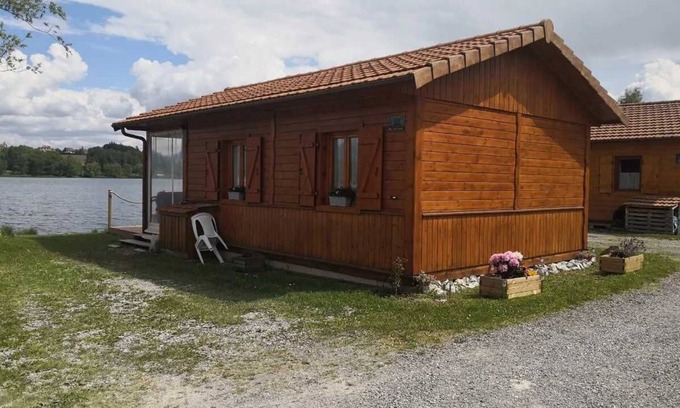 La Freissinouse Ski Chalet | Comfortable Camping 2 Étoiles with Spa and Pet-Friendly Stays