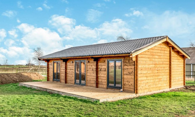 Driffield Ski Chalet | Comfortable Lodge with Kitchen for 4 Guests