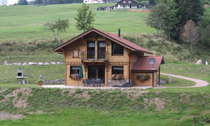 Le Valtin Ski Chalet | Idyllic Chalet for 2 to 6 Guests with Pet-Friendly Amenities