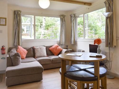 Mount Hawke House | Chalet 2 - Family-Friendly Retreat with Pet Accommodations