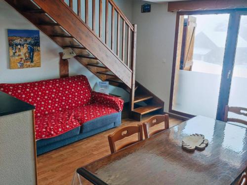 La Joue du Loup Ski Chalet | Cozy Chalet La Joue du Loup with Pool for 8 Guests