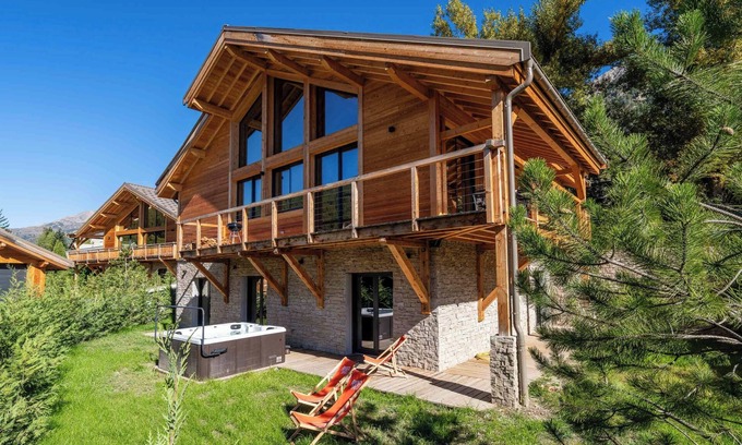 Forville Ski Chalet | Chalet 4 Friends - Relaxing Spa Retreat in Briançon