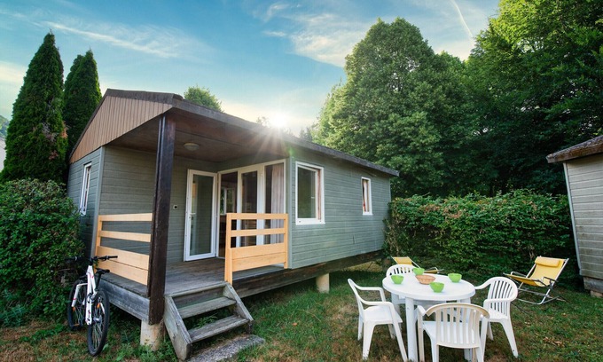 Marvejols Ski Chalet | Cozy Chalet for 4 in Marvejols with Pool and Spa