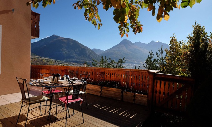 Briancon Villa | Tranquil Chalet with Garden View & Spa Retreat Amenities