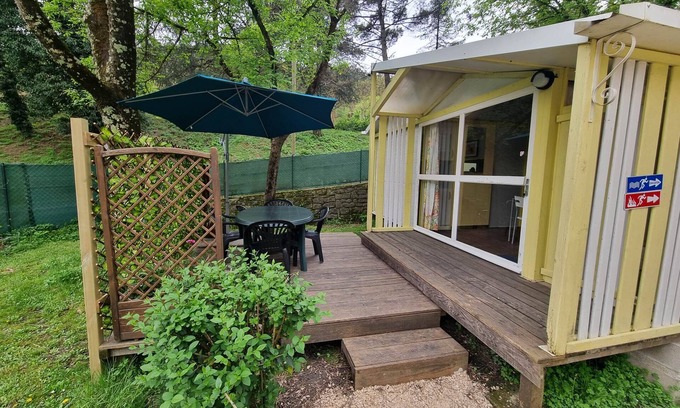 Saint-Jean-de-Valeriscle Ski Chalet | Cozy Chalet for 5 with Private Pool & Family Amenities