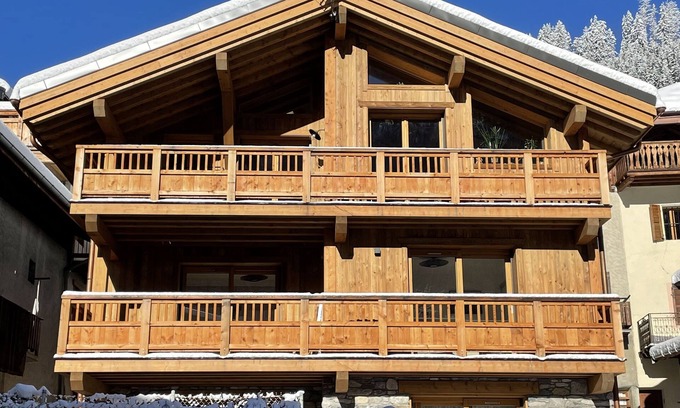 Champagny-en-Vanoise Ski Chalet | Pet-Friendly Chalet for 6-8 in Champagny en Vanoise