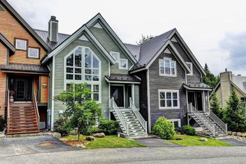 Stoneham Ski Chalet | Inviting Chalet 9010 Chemin des Alpages with Hot Tub Access