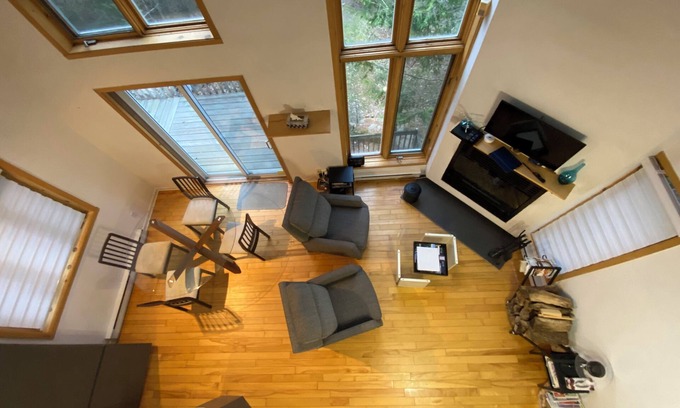 St-Adolphe-d'Howard Ski Chalet | Tranquil Chalet by a Grand Lake: Pet-Friendly Retreat