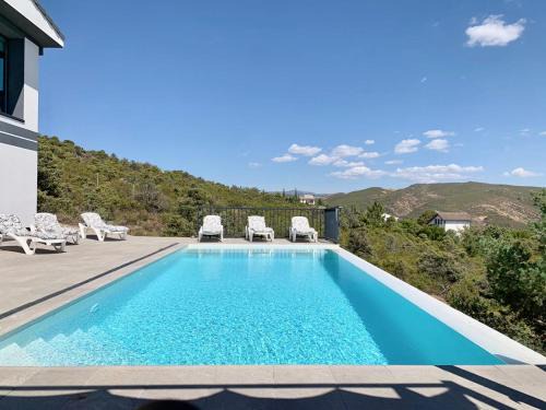 Torremocha de Jarama Villa | New Chalet with Spectacular Mountain Views & Hot Tub
