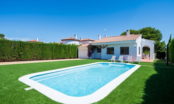 Les Tres Cales Villa | Oceanfront Chalet a pie Cala Forn with Pool & Family Fun