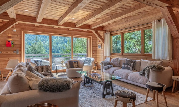 Saint-Chaffrey Ski Chalet | Indulge at Chalet Aiguillette: Spa, Hot Tub & Family Friendly