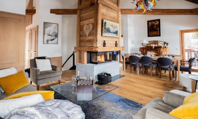 Le Planellet Ski Chalet | Discover Chalet Albert 1er in Megeve Village with Hot Tub