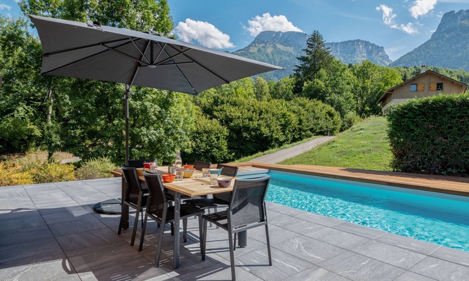 Alex Ski Chalet | Chalet Alexandre - Welkeys: Pet-Friendly Retreat with Spa