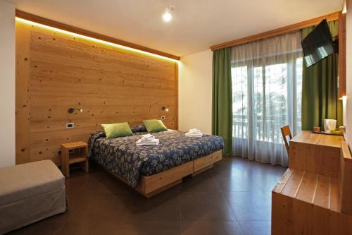 Sauze d'Oulx Hotel | Chalet Allemand: Family-Friendly Retreat with Great Ratings
